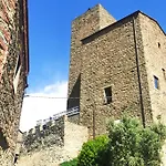 Casa Nel Castello Di דירה