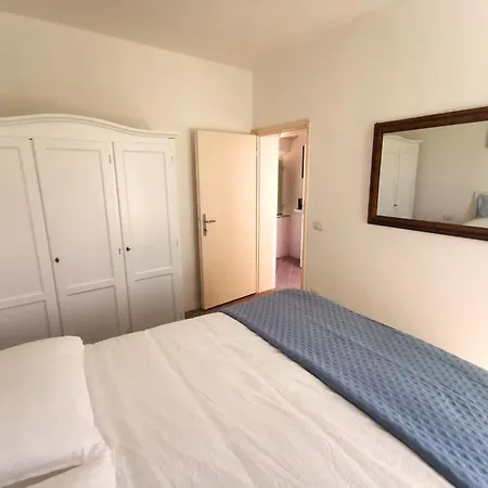 Casa Nel Castello Di דירה *